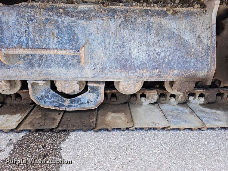 image for item DO2775 1992 John Deere 690E LC  excavator