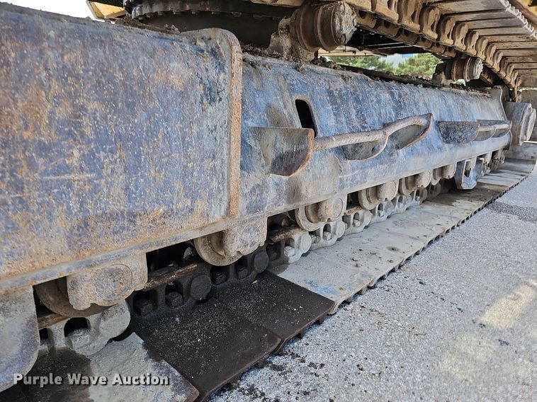 image for item DO2775 1992 John Deere 690E LC  excavator