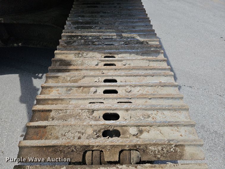 image for item DO2775 1992 John Deere 690E LC  excavator