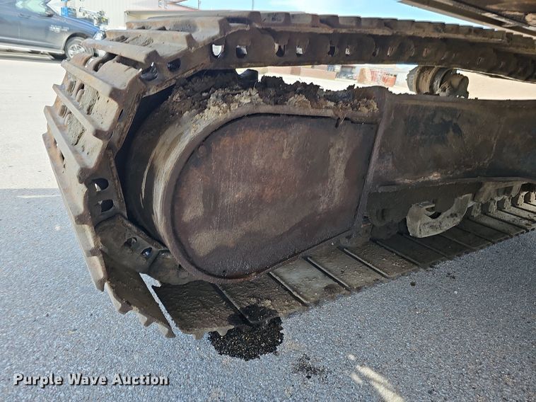 image for item DO2775 1992 John Deere 690E LC  excavator