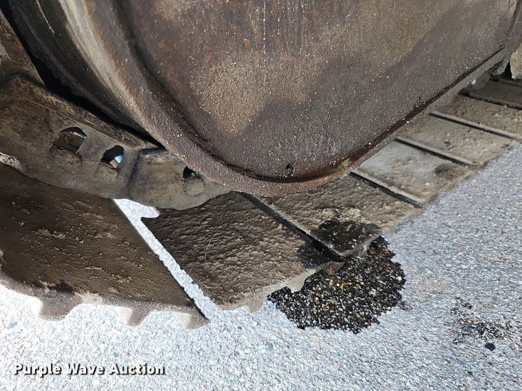 image for item DO2775 1992 John Deere 690E LC  excavator