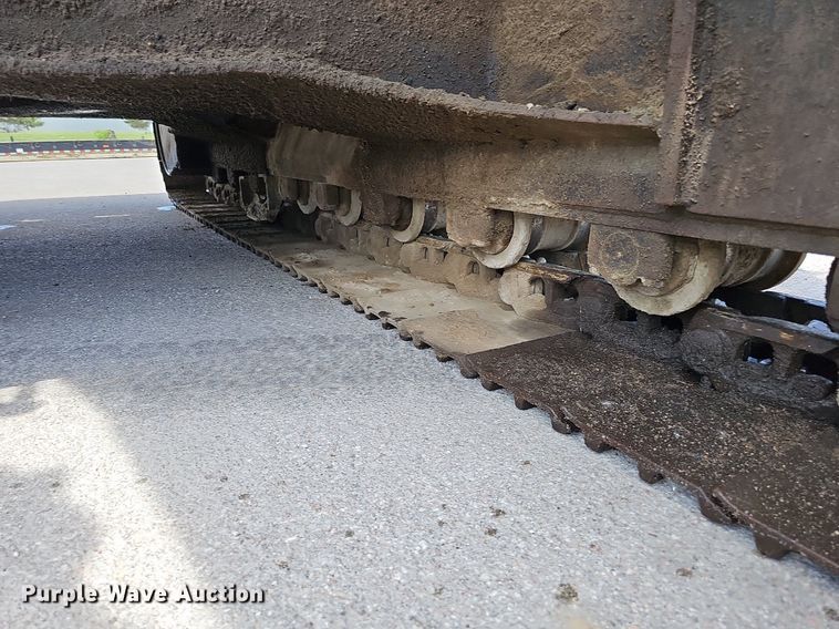 image for item DO2775 1992 John Deere 690E LC  excavator