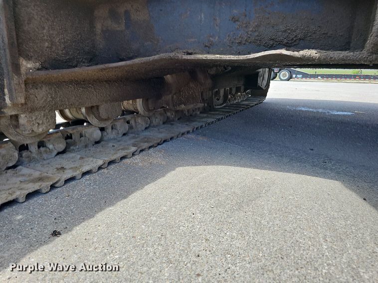 image for item DO2775 1992 John Deere 690E LC  excavator