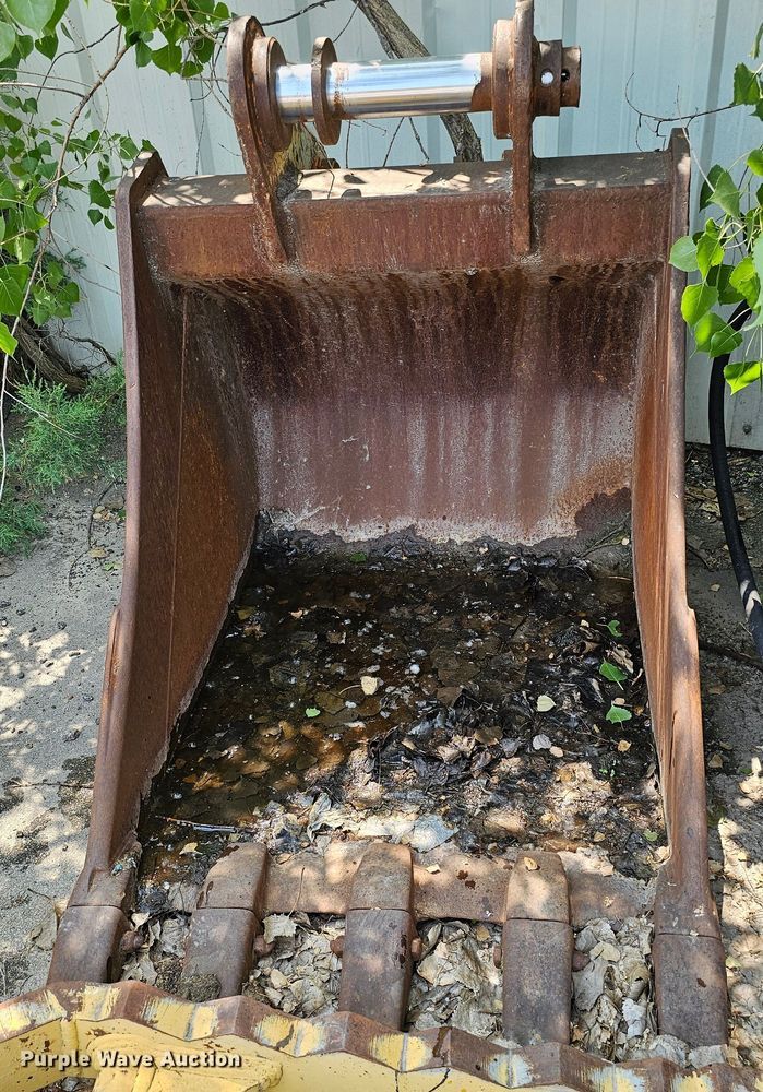 image for item DO2775 1992 John Deere 690E LC  excavator