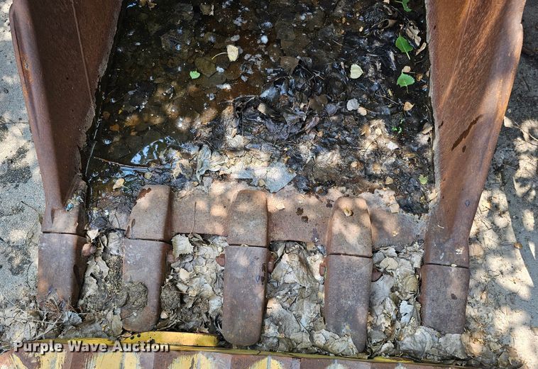 image for item DO2775 1992 John Deere 690E LC  excavator