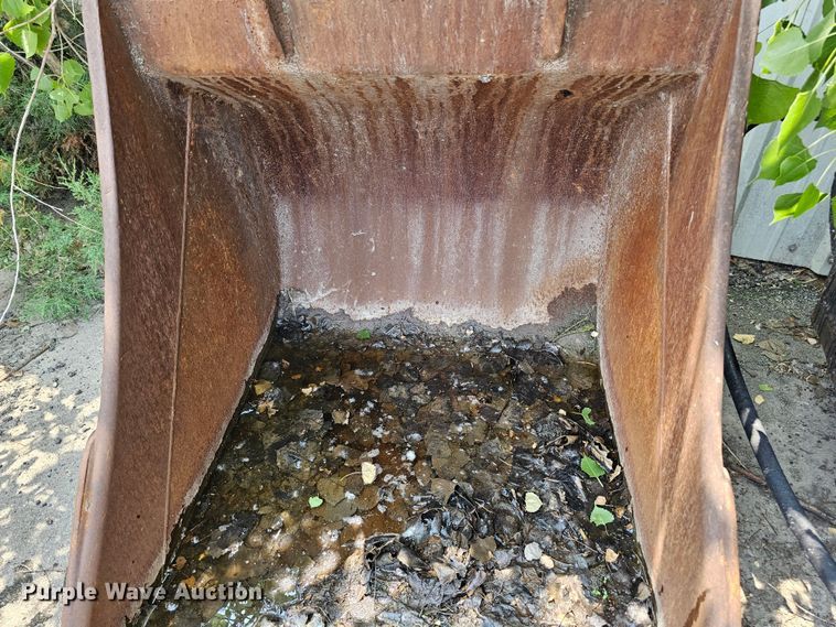 image for item DO2775 1992 John Deere 690E LC  excavator