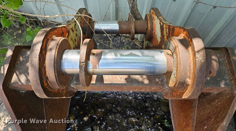 image for item DO2775 1992 John Deere 690E LC  excavator