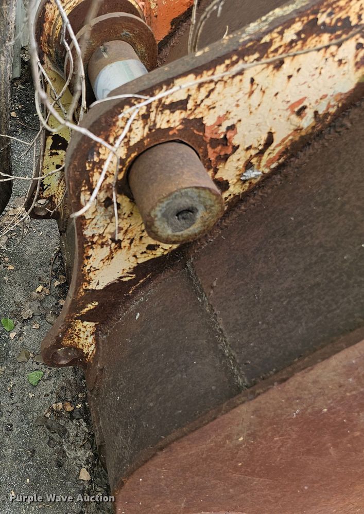 image for item DO2775 1992 John Deere 690E LC  excavator