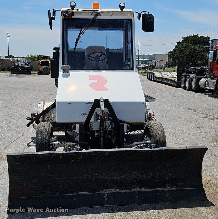 image for item DO2776 2013 Roadtec MB-85  broom