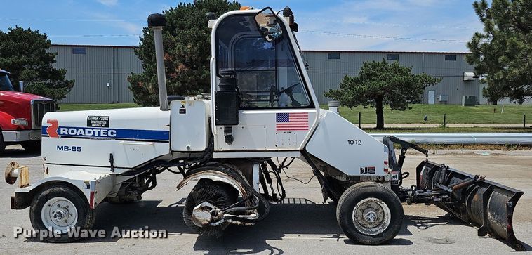 image for item DO2776 2013 Roadtec MB-85  broom