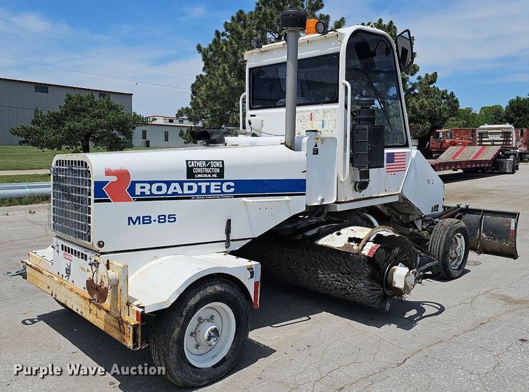 image for item DO2776 2013 Roadtec MB-85  broom