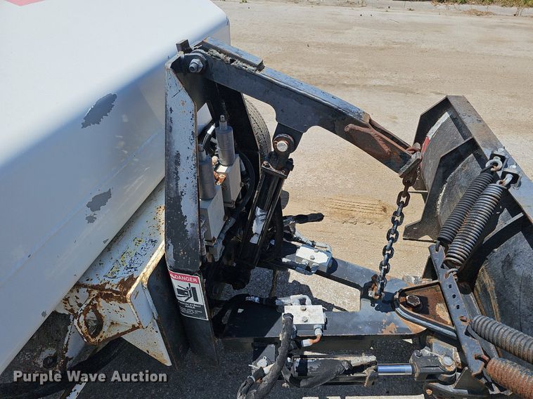 image for item DO2776 2013 Roadtec MB-85  broom