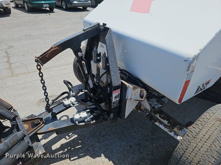 image for item DO2776 2013 Roadtec MB-85  broom