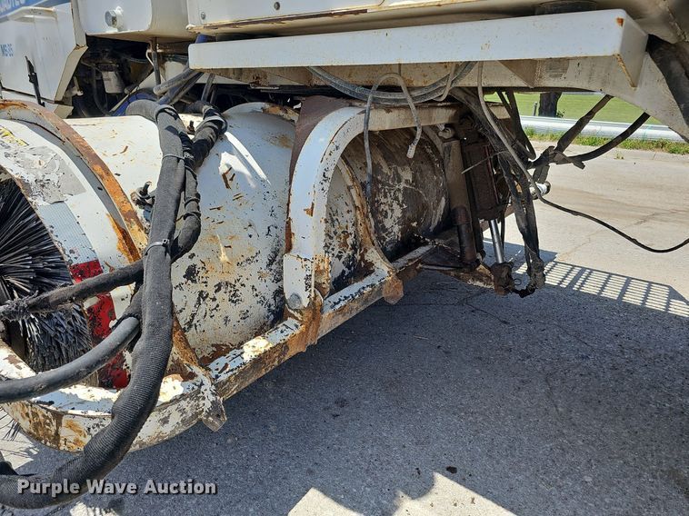 image for item DO2776 2013 Roadtec MB-85  broom