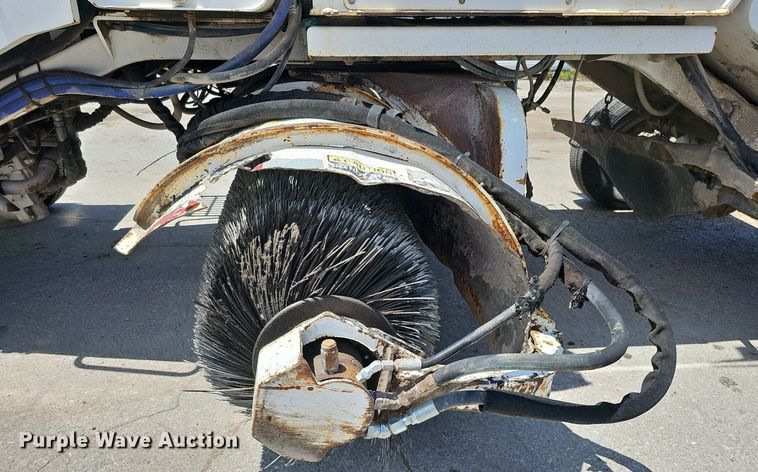 image for item DO2776 2013 Roadtec MB-85  broom