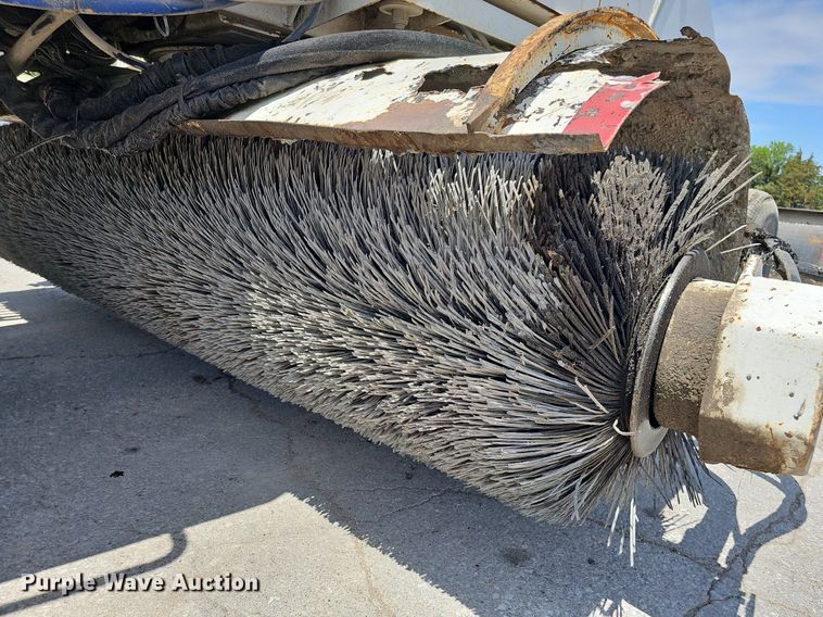 image for item DO2776 2013 Roadtec MB-85  broom