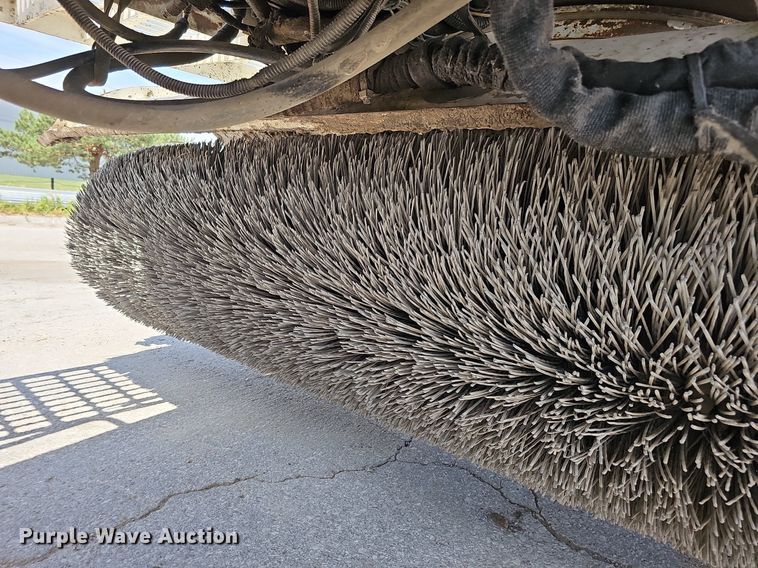 image for item DO2776 2013 Roadtec MB-85  broom