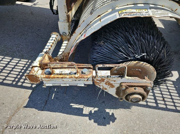 image for item DO2776 2013 Roadtec MB-85  broom