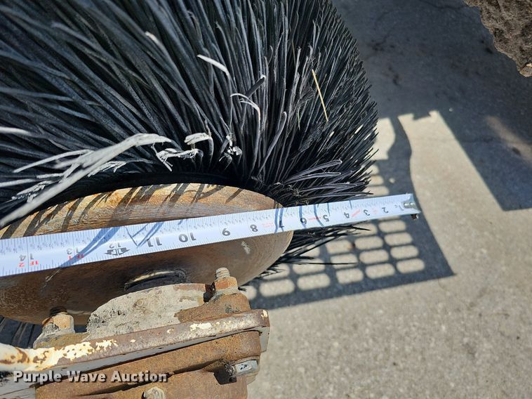 image for item DO2776 2013 Roadtec MB-85  broom