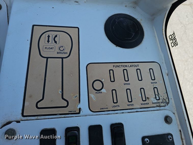 image for item DO2776 2013 Roadtec MB-85  broom