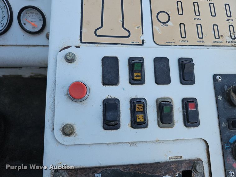 image for item DO2776 2013 Roadtec MB-85  broom