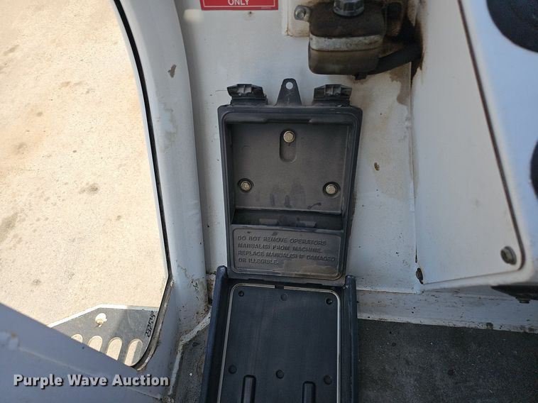 image for item DO2776 2013 Roadtec MB-85  broom