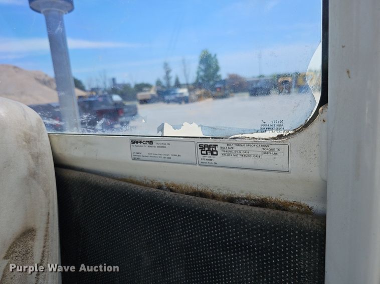 image for item DO2776 2013 Roadtec MB-85  broom