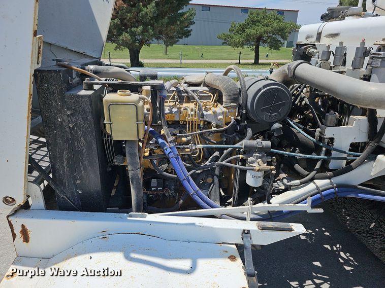 image for item DO2776 2013 Roadtec MB-85  broom