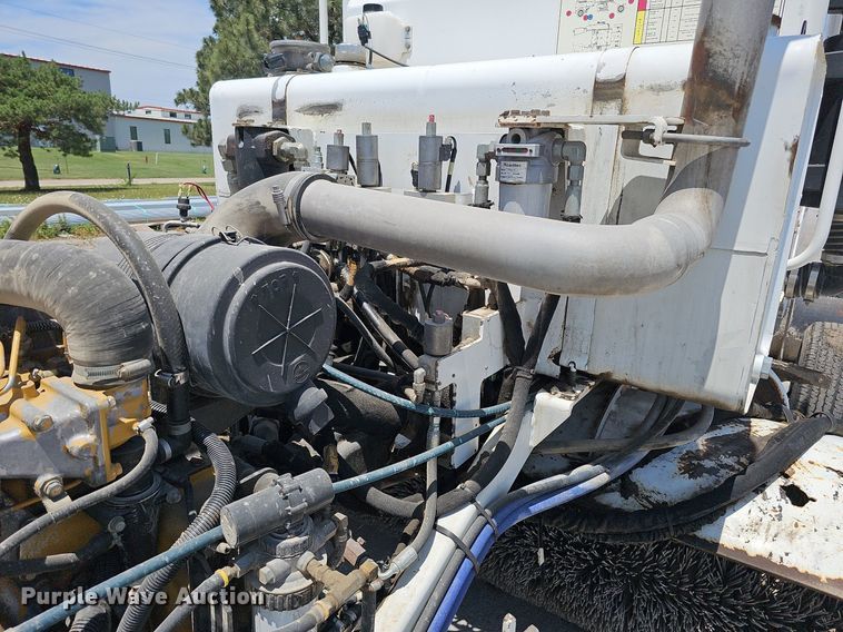 image for item DO2776 2013 Roadtec MB-85  broom