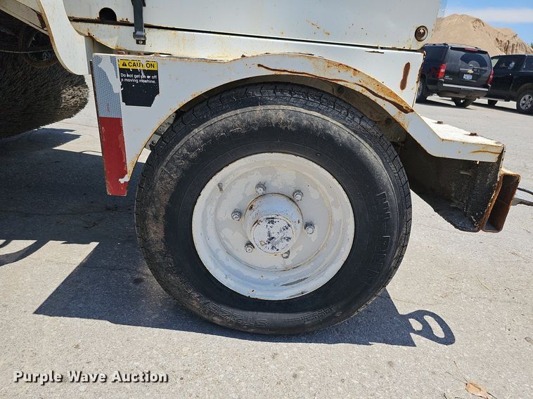 image for item DO2776 2013 Roadtec MB-85  broom