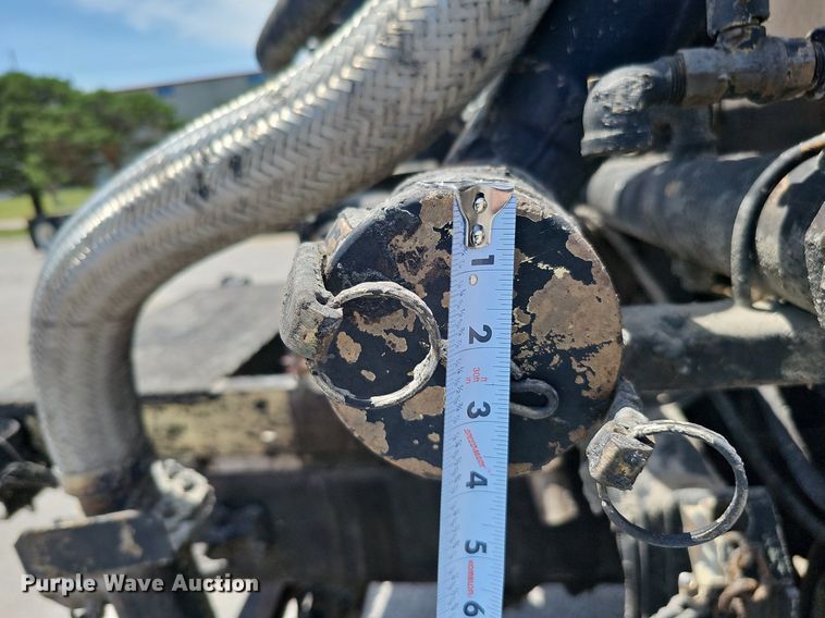 image for item DO2777 1996 International 4900  oil distributor truck