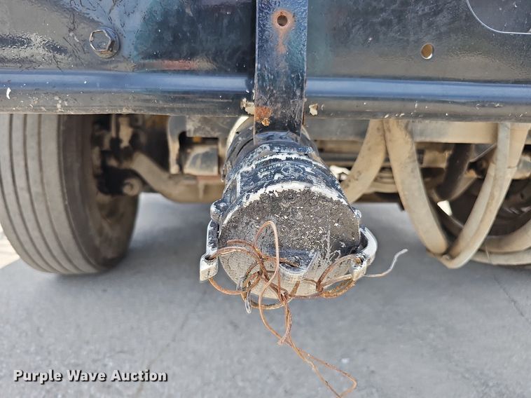 image for item DO2777 1996 International 4900  oil distributor truck