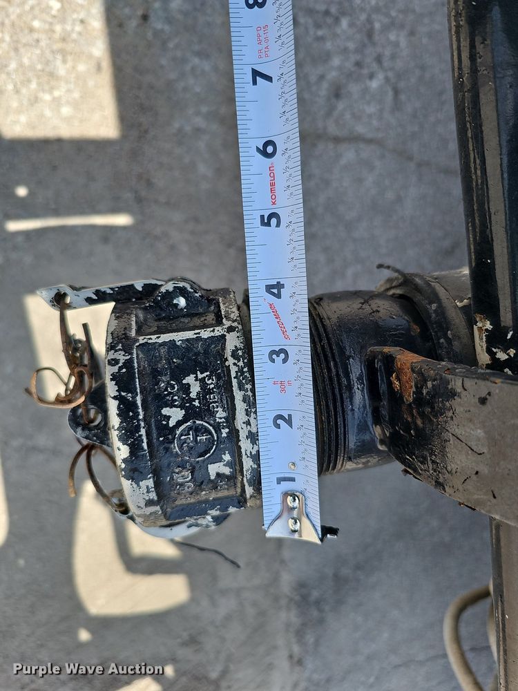 image for item DO2777 1996 International 4900  oil distributor truck