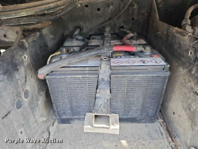 image for item DO2777 1996 International 4900  oil distributor truck