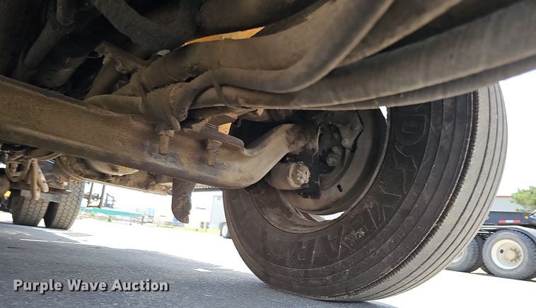 image for item DO2777 1996 International 4900  oil distributor truck