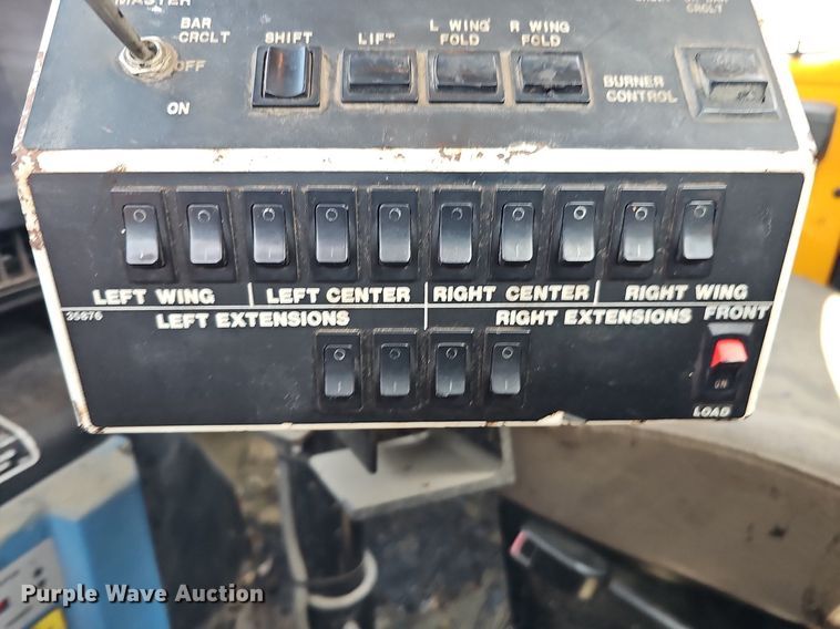 image for item DO2777 1996 International 4900  oil distributor truck