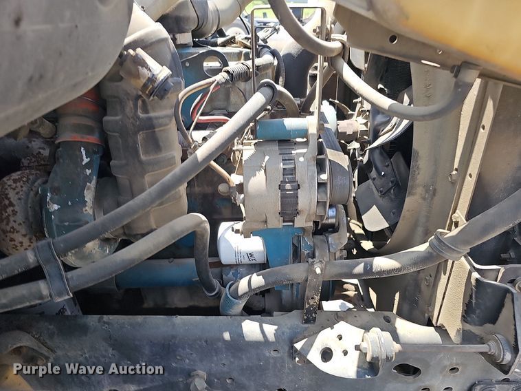 image for item DO2777 1996 International 4900  oil distributor truck