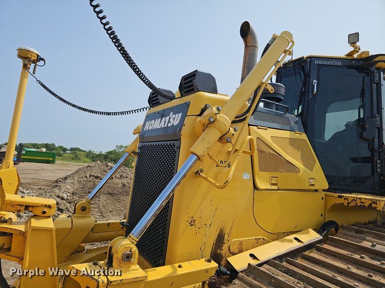 image for item DO2781 2013 Komatsu D65WX-17  dozer