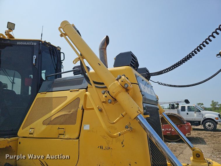 image for item DO2781 2013 Komatsu D65WX-17  dozer