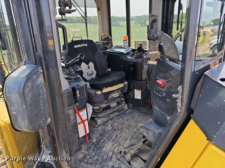 image for item DO2781 2013 Komatsu D65WX-17  dozer