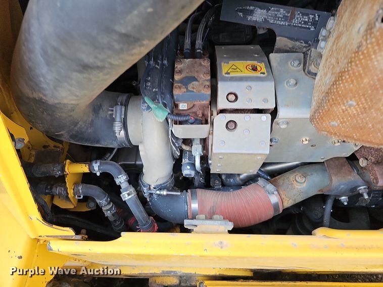 image for item DO2781 2013 Komatsu D65WX-17  dozer