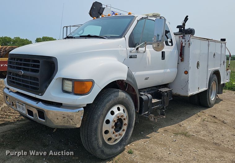 image for item DO2782 2000 Ford F650 Super Duty XL  utility / service truck