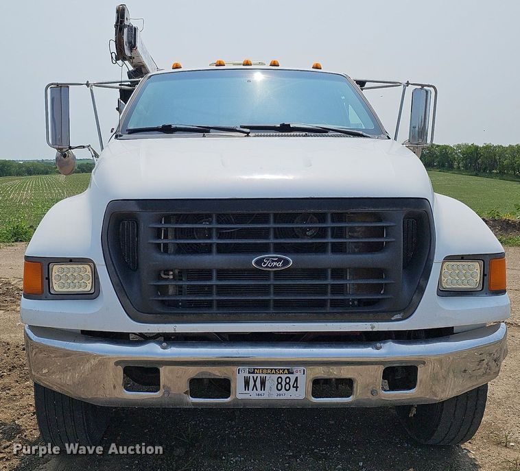 image for item DO2782 2000 Ford F650 Super Duty XL  utility / service truck