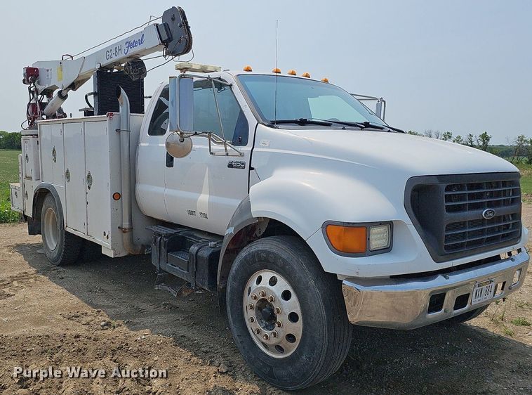 image for item DO2782 2000 Ford F650 Super Duty XL  utility / service truck