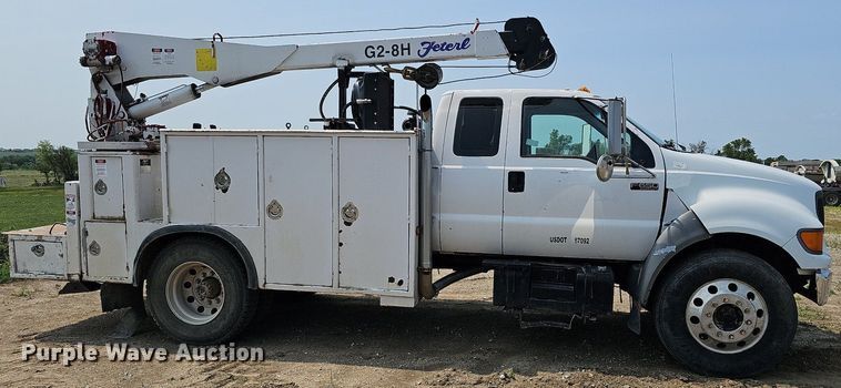 image for item DO2782 2000 Ford F650 Super Duty XL  utility / service truck