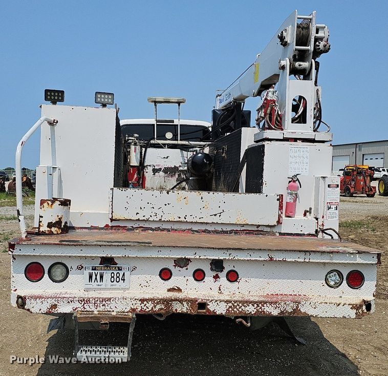 image for item DO2782 2000 Ford F650 Super Duty XL  utility / service truck