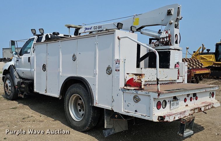 image for item DO2782 2000 Ford F650 Super Duty XL  utility / service truck