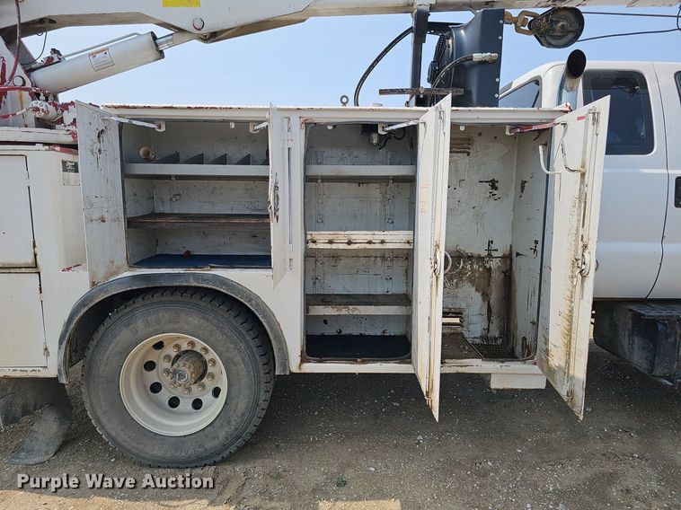 image for item DO2782 2000 Ford F650 Super Duty XL  utility / service truck