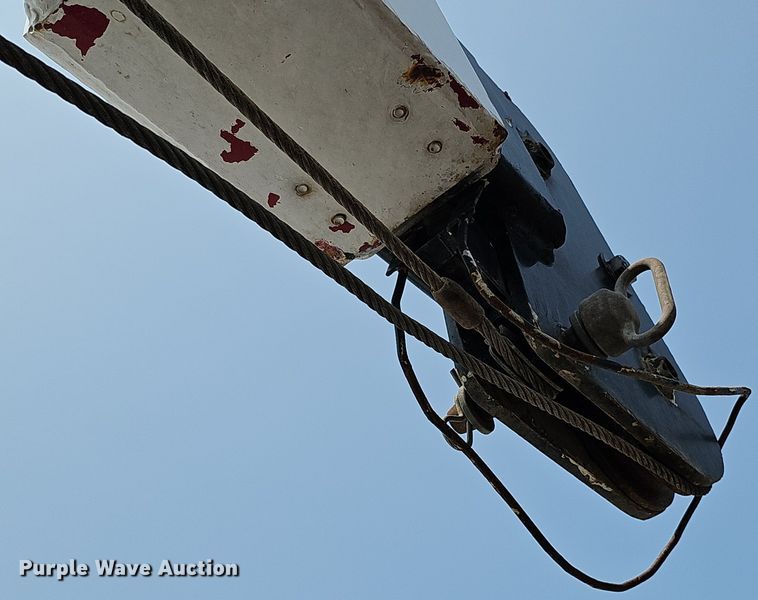 image for item DO2782 2000 Ford F650 Super Duty XL  utility / service truck