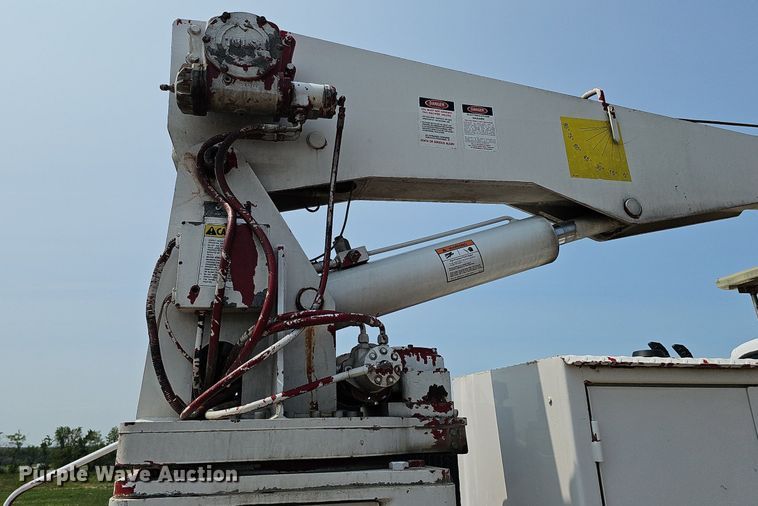 image for item DO2782 2000 Ford F650 Super Duty XL  utility / service truck